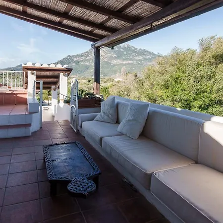 Panoramic Attic With Pool Near Costa Smeralda Apartamento